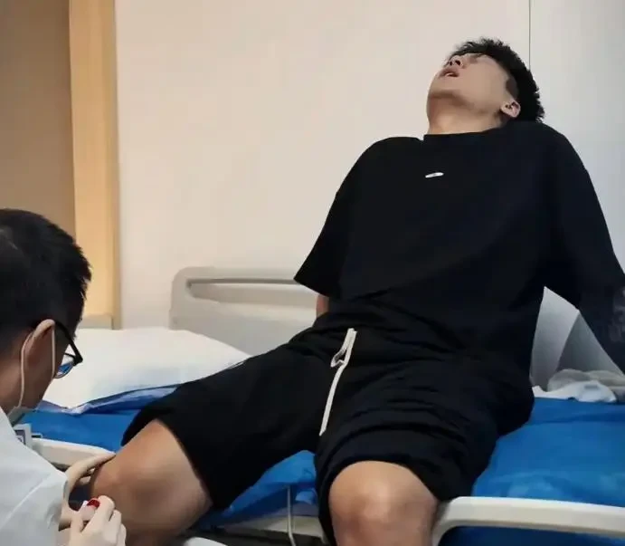 退役篮球运动员如何进行长期的伤病治疗和康复?